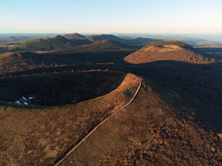 Le cratère du puy de Pariou, randonnée en famille dans la chaîne des Puys