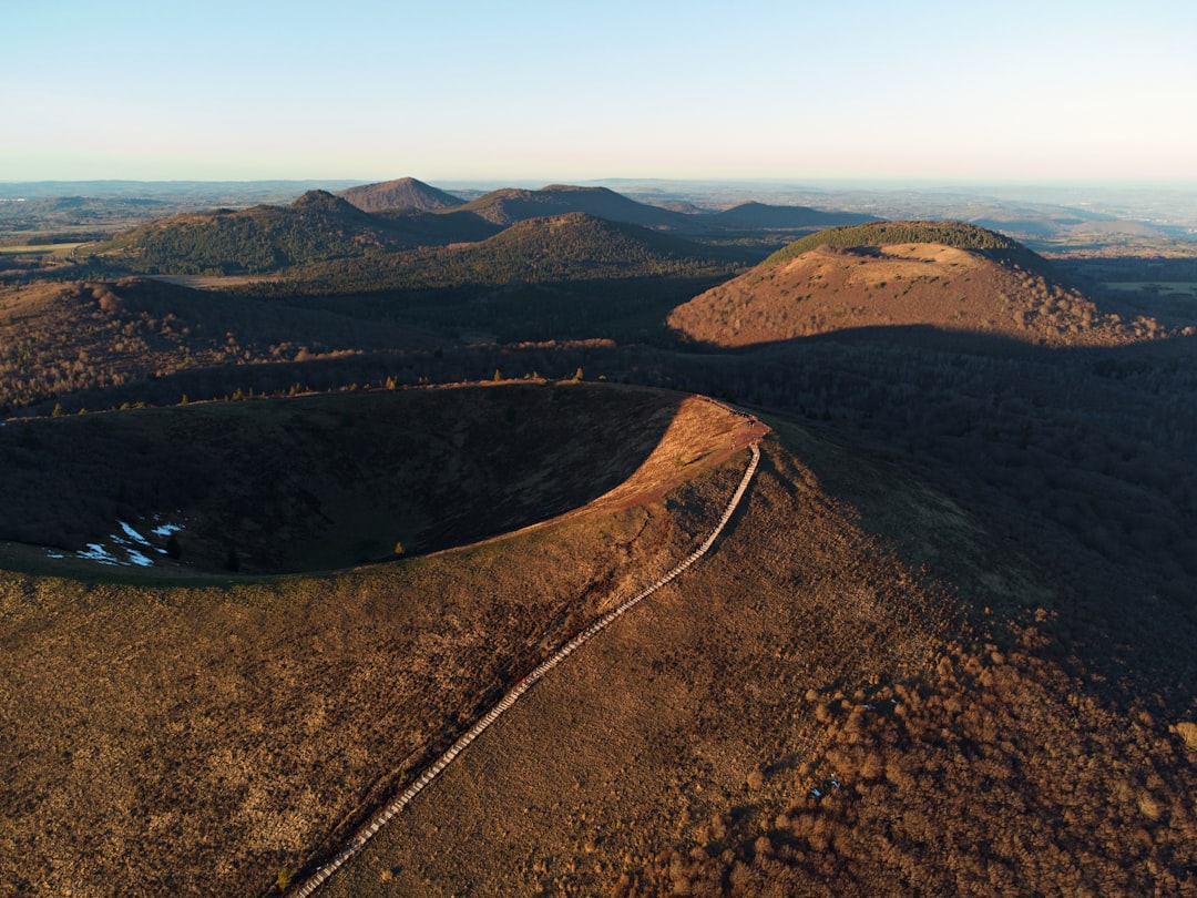 Le cratère du puy de Pariou, randonnée en famille dans la chaîne des Puys