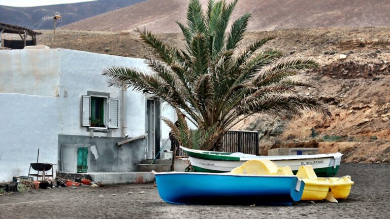 Plage ensoleillée aux Canaries, où partir en novembre pas cher au soleil
